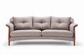 Gecapitonneerde bank met houten armleuningen in lichtgrijs 210 x 90 x 80cm